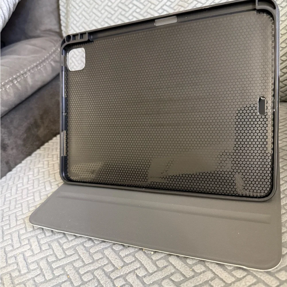 Pooh Tablet Case - Black